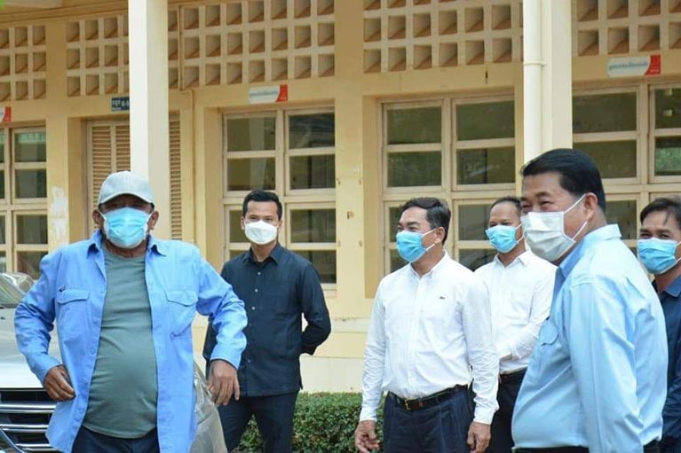 បណ្ឌិតប៉ែន ស៊ីម៉ន ប្រាប់អាជ្ញាធរខេត្តឱ្យយកចិត្តទុកដាក់ចំពោះបញ្ហាសុខភាពនិងជីវភាពពលរដ្ឋ ទើបត្រឡប់មកពីថៃ