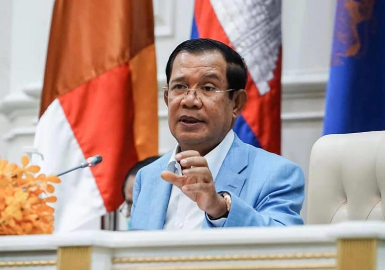 សម្តេចតេជោ ហ៊ុន សែន អរគុណមន្ត្រីរាជការ ក្រុមហ៊ុនឯកជន និងកម្មករដែលចូលរួមប្រយុទ្ធនឹងកូវីដ១៩ ដោយបន្តធ្វើការងារធម្មតាក្នុងកំឡុងពេលចូលឆ្នាំថ្មី