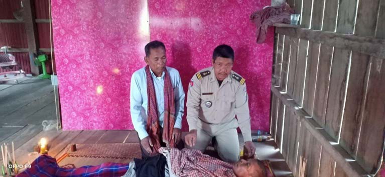 បុរសវ័យ៤៨ឆ្នាំម្នាក់មានជម្ងឺប្រចាំកាយ និងជាមនុស្ស ញៀនស្រា-ស សម្រេចចិត្តធ្វើអត្តឃាត ចងក នៅនឹងមែកដើមពោធិ៍ក្រោយផ្ទះ ស្លាប់យ៉ាងអាណោចអាធ័ម