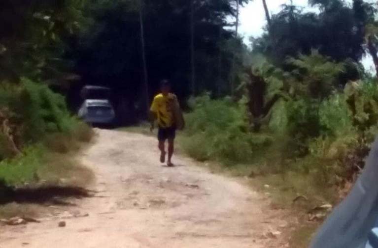 កម្លាំងអាវុធហត្ថក្រុងតាខ្មៅ បង្ក្រាបសង្វៀនជល់មាន់ដុះស្លែរបស់ឈ្មោះ ភា ណុច បើកលេងគ្មានខ្លាច កូវីដ-១៩ សោះ