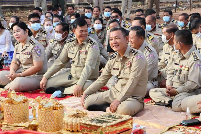 ស្នងការ នគរបាល ខេត្ត កំពង់ធំ ប្រារព្ធពិធីក្រុងពាលីបុកគ្រិះសាងសង់អាគារសាលប្រជុំដែលអាចផ្ទុកមនុស្សចូលរួម ប្រជុំ បានជាង៣០០នាក់គ្រោងចំណាយ ១៤៧០០០ដុល្លា