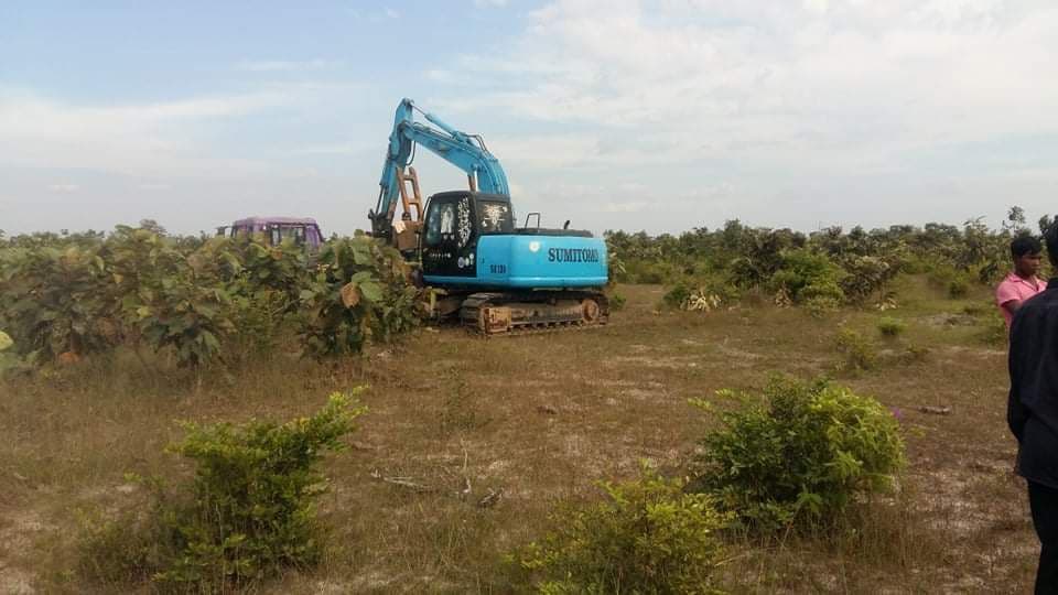 ពលរដ្នចោទថាក្រុមឈ្មួញនិងអាជ្ញាធរភូមិកំពុងឃុតឃឹតគ្នាលេបត្របាក់ដីពលរដ្ន (ប្រើល្បិចធ្វើនំអត់ម្សៅ)