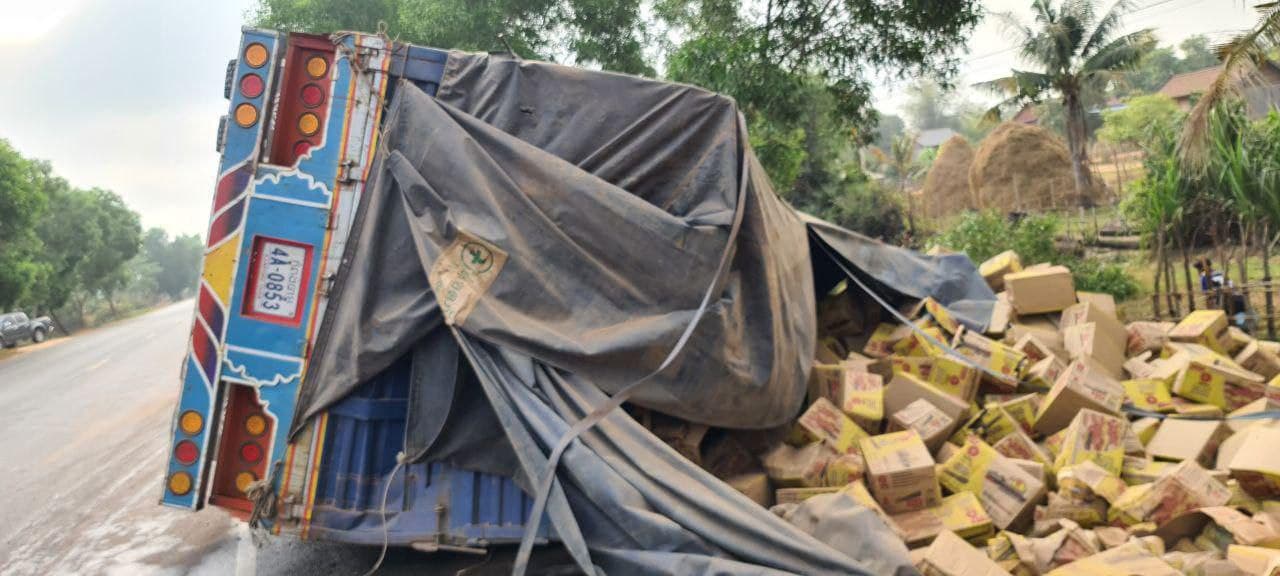 អ្នកមានលុយមានអំណាចដឹកទំនិញគេចពន្ធឬបង់ពន្ធមិនគ្រប់ចូលតាមច្រករបៀងមកកម្ពុជាធ្វើអោយបាតចំណូលរបស់រដ្ន គួរមានវិធានការ