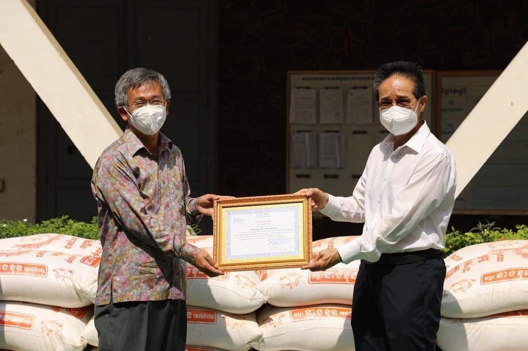 រដ្ឋបាលខណ្ឌច្បារអំពៅ ទទួលបានអំណោយដ៏ថ្លៃថ្លារបស់ឯកឧត្តម ឌី វីជ្ជា និង លោកជំទាវ ហ៊ុន ម៉ាណា