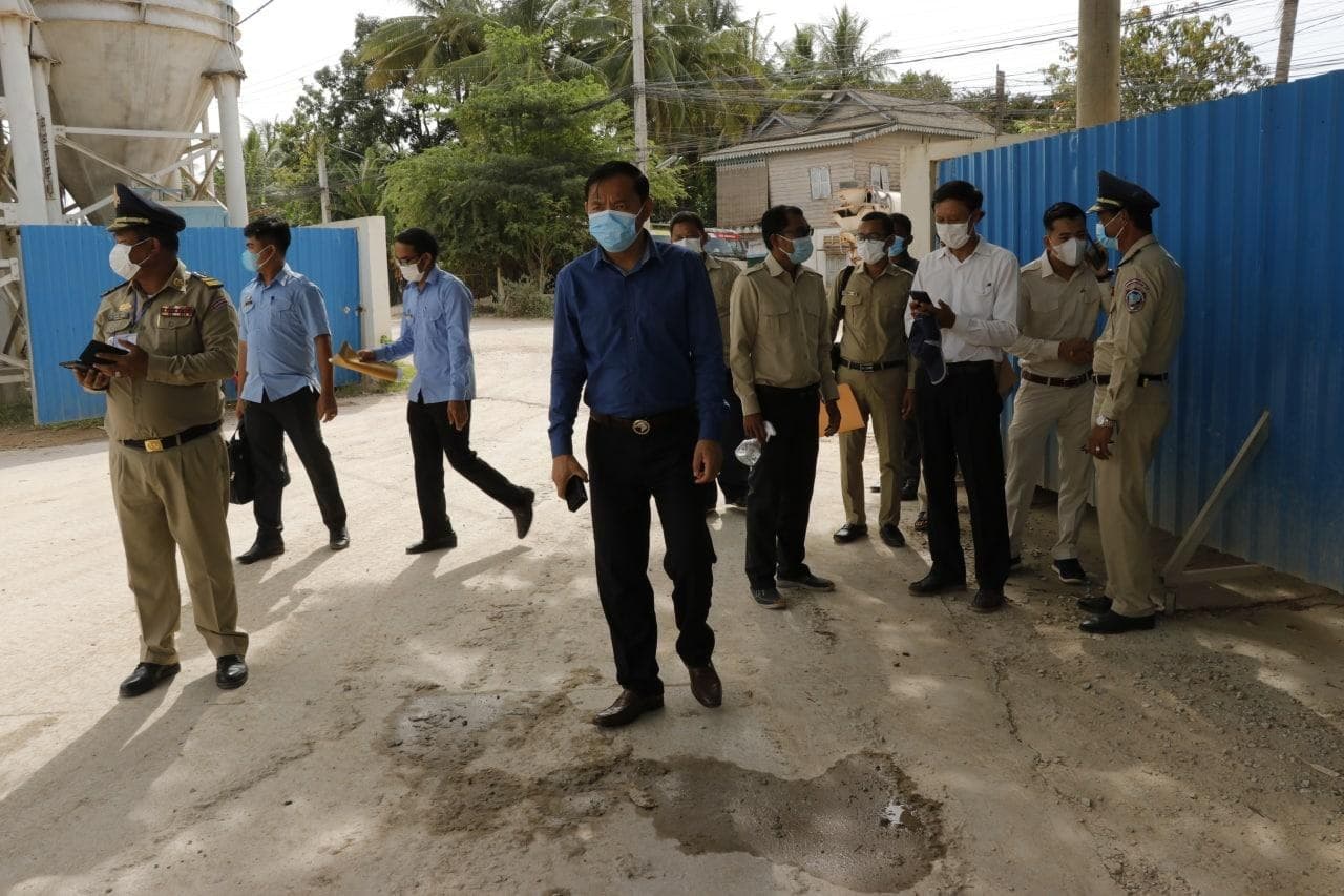 គណៈកម្មការចម្រុះចុះពិនិត្យទីតាំងក្រុមហ៊ុនក្រឡុកស៊ីម៉ងត៍ ស៊ី ផិក ខេមបូឌា ក្រោយមានប្រជាពលរដ្ឋផ្ញើសារទៅក្រសួងមហាផ្ទៃ