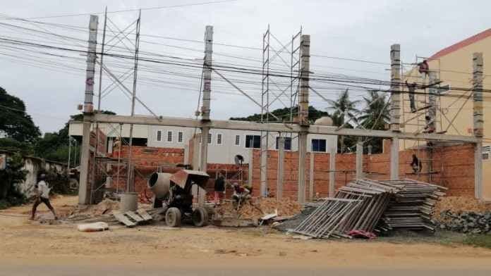 សំណង់ខុសច្បាប់នៅក្នុងស្រុកស្ទោងមានមន្ដអាគមចេះឆ្ពិនភ្នែកមន្ដ្រីជំនាញនិងអាជ្ញាធរស្រុកស្ទោង( សាងសងយ៉ាងរលូន)