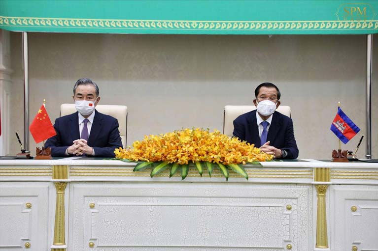 ឯកសារចំនួន៦ ត្រូវ ចុះហត្ថលេខា ក្នុងអំឡុង ដំណើរទស្សនកិច្ច របស់ រដ្ឋមន្ត្រីការបរទេសចិន នៅ កម្ពុជា