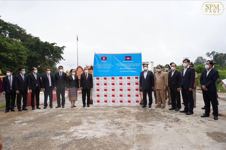 កម្ពុជាផ្តល់វ៉ាក់សាំង Sinovac ចំនួន២០ម៉ឺនដូសជូនដល់រដ្ឋាភិបាលឡាវ