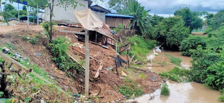 សំណង់អាណាធិបតេយ្យសាងសងរំលោភដីចំណីប្រឡាយទឹកយ៉ាងរលូនដោយសារមន្ដ្រីជំនាញអនុវត្តន៍ច្បាប់គ្មានប្រសិទ្ធិភាព