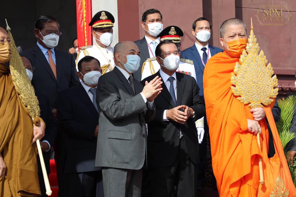 សម្តេចតេជោ ហ៊ុន សែន អញ្ជើញចូលរួមអបអរសាទរទិវាបុណ្យឯករាជ្យជាតិលើកទី៦៨