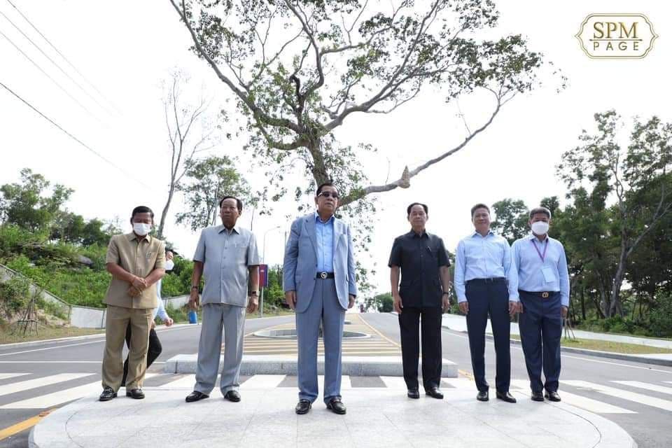 សម្តេចតេជោ ហ៊ុន សែន បញ្ជាក់អត្ថន័យ «ដើមឈើចាំស្នេហ៍ និងសិលាចាំស្នេហ៍» ដែលជាកន្លែងដែលសម្ដេចបានដាក់ឈ្មោះនៅផ្លូវថ្មីនាក្រុងព្រះសីហនុ