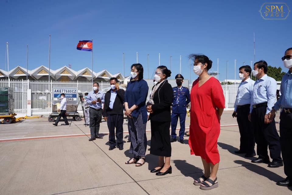 កម្ពុជាទទួលបានវ៉ាក់សាំងស៊ីណូវ៉ាក់ចំនួន៣០ម៉ឺនដូសបន្ថែមទៀត ជាជំនួយរបស់មជ្ឈមណ្ឌលកូវ៉ាក់ (COVAX Facility)