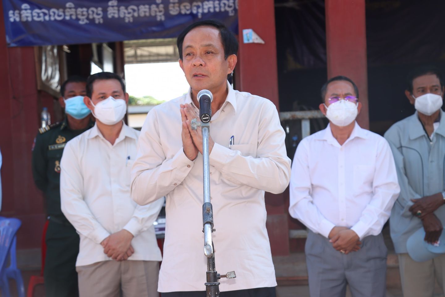 អភិបាលខេត្តកំពង់ធំ អំពាវនាវដល់បងប្អូនប្រជាពលរដ្ឋទាំងអស់ សូមចូលរួមចាក់វ៉ាក់សាំងការពារជំងឺកូវីដ១៩ និងចូលរួមគោរពច្បាប់ចរាចរណ៍