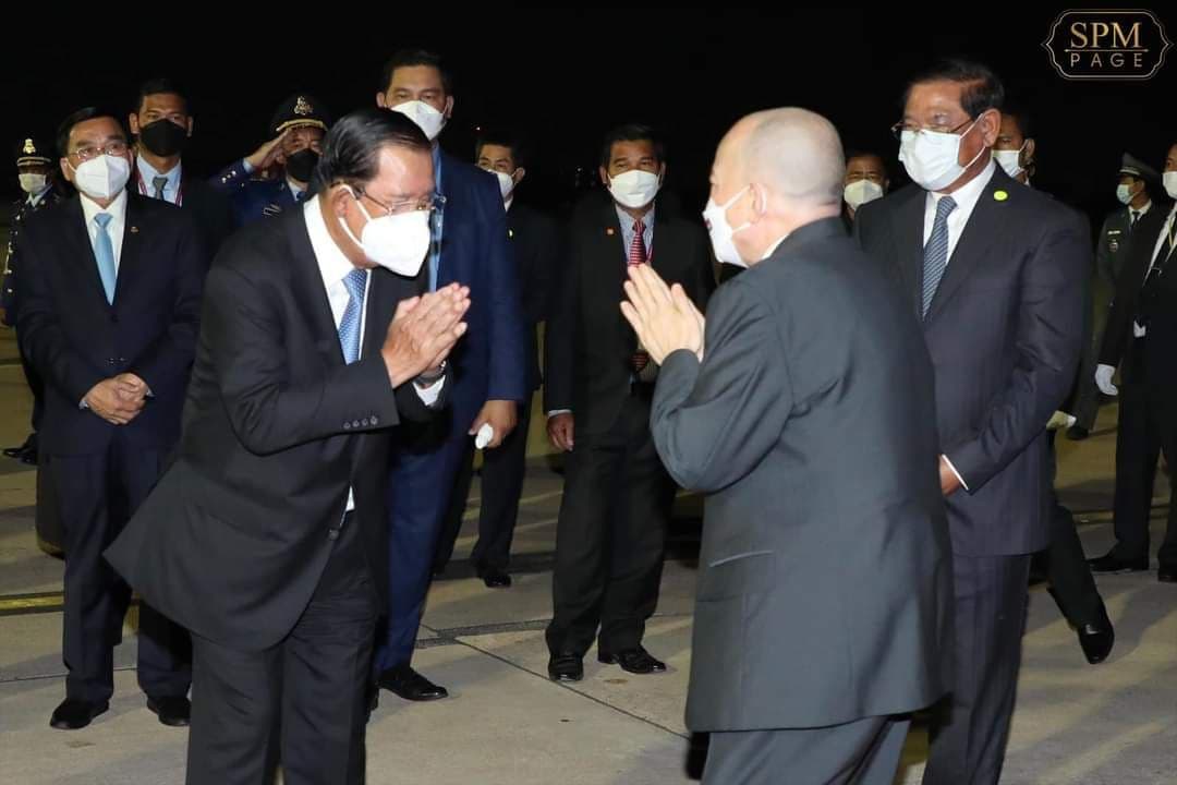 សម្ដេចតេជោ ហ៊ុន សែន អញ្ជើញទទួលព្រះរាជដំណើរព្រះមហាក្សត្រយាងត្រឡប់ពីទីក្រុងប៉េកាំង ប្រទេសចិន