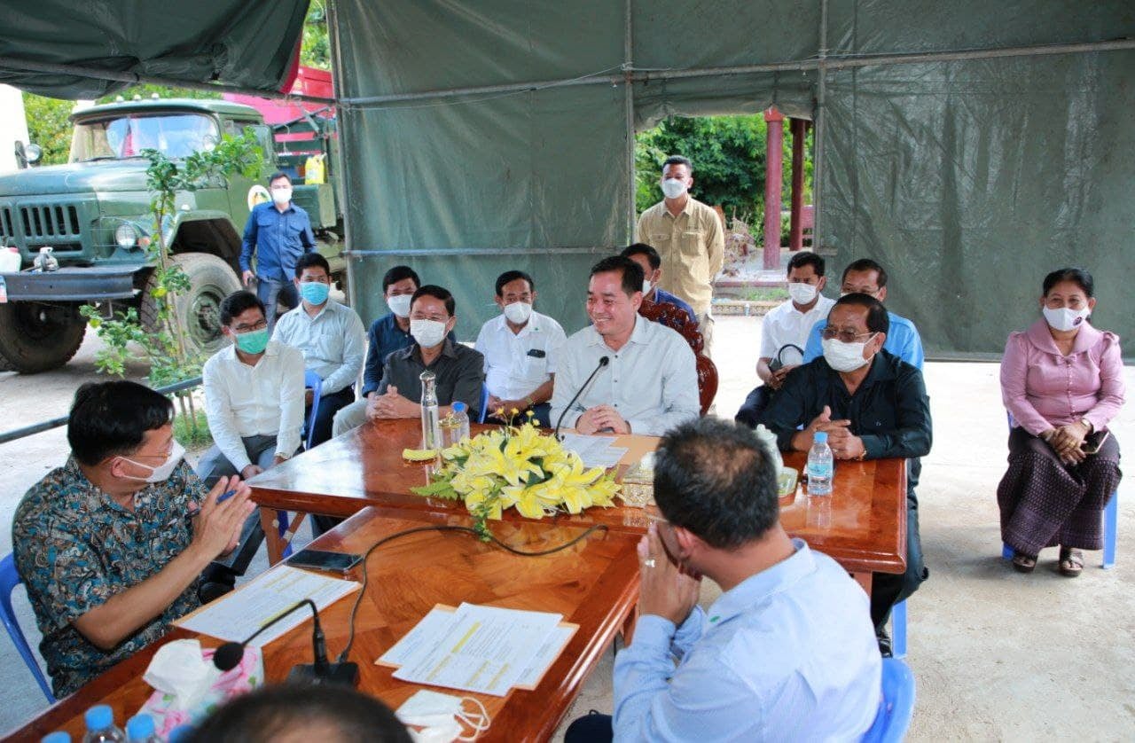 ឯកឧត្ដម អ៊ុន ចាន់ដា អភិបាលនៃគណៈអភិបាលខេត្តកំពង់ចាម អញ្ជើញជួបសំណេះសំណាល ជាមួយក្រុមការងារផលិតភាពយន្តរឿង «កូនប្រុសក្រោមពន្លឺព្រះចន្ទ ពេញបូណ៌មី» នៅក្នុងភូមិកោះគល់ ឃុំកោះរការ