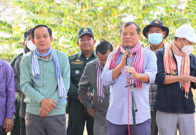 ឯកឧត្តមបណ្ឌិត ថោង ខុន ជម្រុញឲ្យមន្ត្រីជំនាញ រួមគ្នាសហការជាមួយអាជ្ញធរមូលដ្ឋាន ពន្លឿនការចុះវាស់វែងក្បាលដី លើទីតាំងដីអាស្រ័យផលជាក់ស្តែងក្នុងតំបន់បី ជូនប្រជាពលរដ្ឋ ដោយគោរពតាមគោលការណ៍ណែនាំរបស់សម្តេចតេជោ