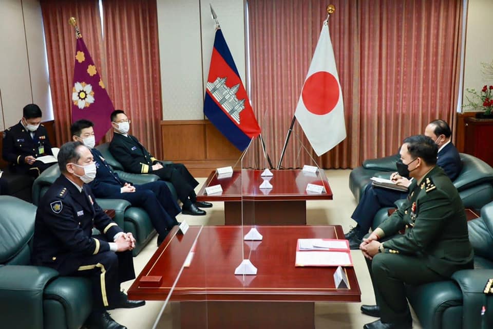 មេទ័ពជើងគោកកម្ពុជា-ជប៉ុន សន្យារួមគ្នាពង្រឹងទំនាក់ទំនងឲ្យកាន់តែស្អិតរមួតបន្ថែមទៀត ហើយគ្រោងធ្វើសមយុទ្ធជាមួយគ្នានាពេលខាងមុខ