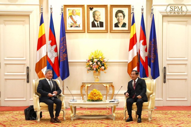 សម្ដេចតេជោ ហ៊ុន សែន អញ្ជើញទទួលជួបពិភាក្សាការងារជាមួយប្រធានកម្មវិធីតំបន់ ប្រចាំអាស៊ីប៉ាស៊ីហ្វិក និងជាសមាជិកគណៈកម្មការប្រតិបត្តិនៃវេទិកាសេដ្ឋកិច្ចពិភពលោក