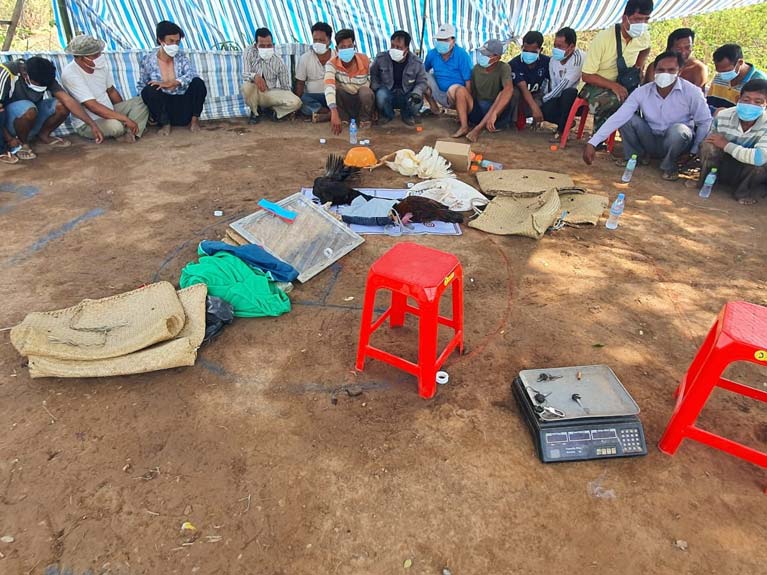 ឯកឧត្តម អ៊ុន ចាន់ដា ចាត់ឲ្យលោកឧត្តមសេនីយ៍ទោ ឯម កុសល ស្នងការនគរបាលខេត្តកំពង់ចាម បង្ក្រាបករណី បើក និងលេងល្បែងស៊ីសងខុសច្បាប់ (ជល់មាន់ និងអាប៉ោង) នៅចំណុចមាត់ព្រែកសណ្ដាយ