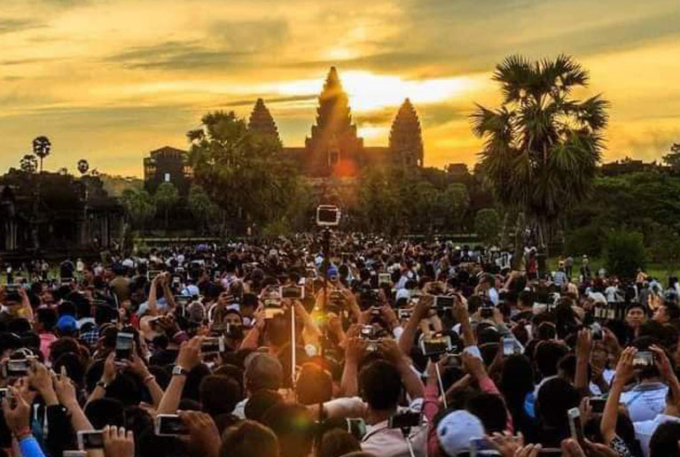 សៀមរាប ៖ ព្រឹត្តិការណ៍ថ្ងៃរះ ចំកំពូលកណ្ដាលនៃប្រាសាទអង្គរវត្ត នៅថ្ងៃទី២១ ខែមីនាឆ្នាំ ២០២២