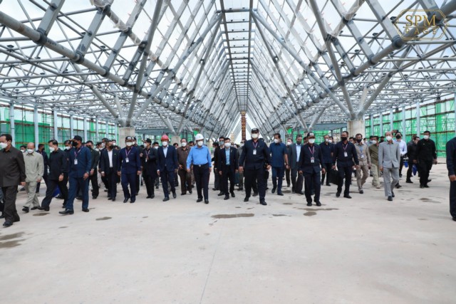 សម្តេច​តេជោ ហ៊ុន សែន អញ្ជើញ​ពិនិត្យ​វឌ្ឍនភាព​នៃ​ការសាងសង់ អាកាសយានដ្ឋាន​អន្តរជាតិ​សៀមរាប​-​អង្គរ​