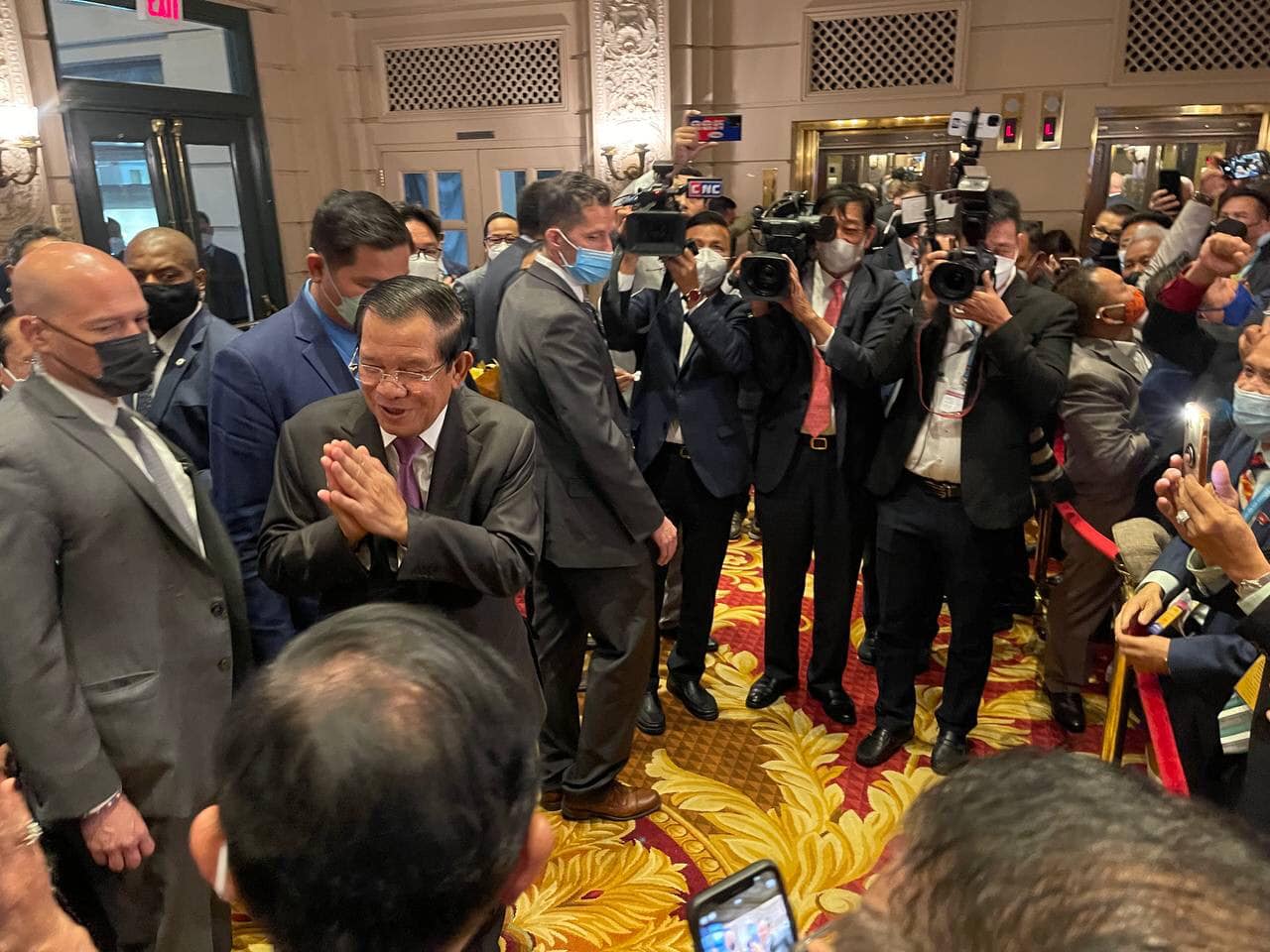 ​សម្តេច​តេជោ ហ៊ុន សែន ទទួលបាន​ការស្វាគមន៍​យ៉ាងច្រើន​កុះករ​ពី​ប្រជាពលរដ្ឋ​រស់នៅ​សហរដ្ឋអាមេរិក​