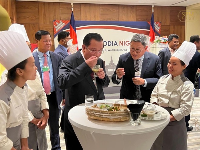 សម្តេចតេជោ ហ៊ុន សែន អញ្ជើញចូលរួមក្នុងកម្មវិធី “រាត្រីកម្ពុជា” (CAMBODIA NIGHT) ដែលរៀបចំដោយក្រុមហ៊ុន WorldBridge Group