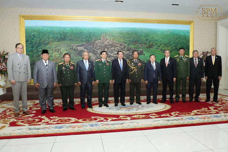 សម្តេច​តេជោ ហ៊ុន សែន អនុញាត​ឱ្យ​ប្រតិភូ​រដ្ឋមន្ត្រី​ក្រសួង​ការពារជាតិ​អាស៊ាន ចូលជួប​សម្ដែង​ការគួរសម