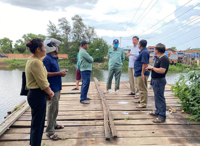 សម្តេចតេជោ ហ៊ុន សែន ផ្តល់អំណោយកសាងស្ពានព្រះពន្លានៅសង្កាត់ព្រះពន្លា ក្រុងសិរីសោភ័ណ