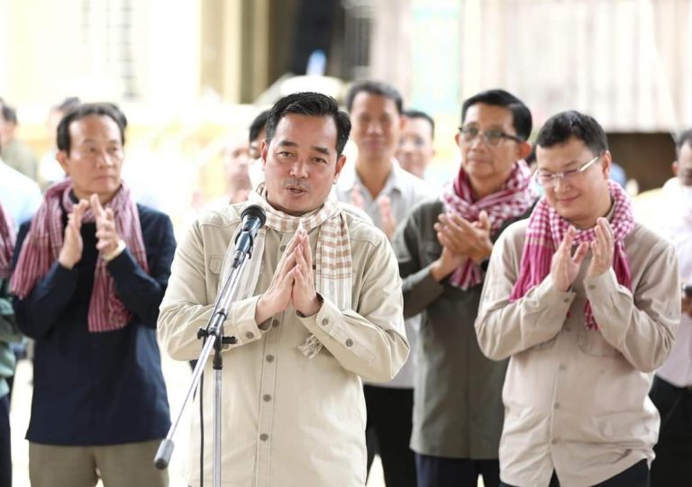 ប្រជាពលរដ្ឋរងផលប៉ះពាល់ដោយទឹកជំនន់ទន្លេមេគង្គ នៅក្នុងស្រុកកំពង់សៀម ចំនួន ៤៩៧គ្រួសារ ទទួលបានអំណោយពូជស្រូវ ពីរាជរដ្ឋាភិបាលកម្ពុជា តាមរយៈប្រព័ន្ធស្បៀមបម្រុងកម្ពុជា