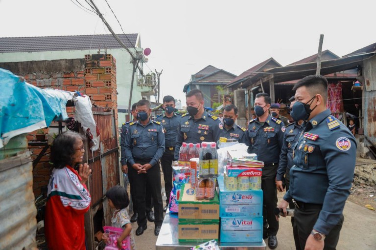 គ្រួសារកំសត់មួយ មានរឿងអភ័ព្ទជាន់លើអភ័ព្ទ!