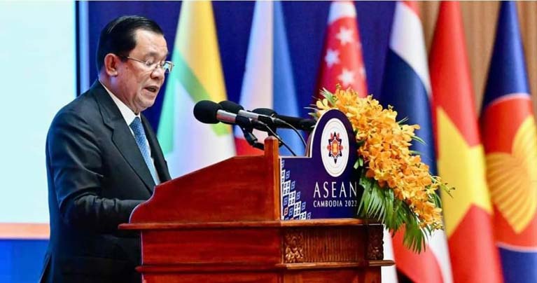 សម្តេចតេជោ ហ៊ុន សែន ផ្ញើសារជូនប្រជាពលរដ្ឋអំពីស្ថានភាពសុខភាពរបស់សម្តេច ក្រោយឆ្លងជំងឺកូវីដ១៩ និងបង្ហាញការបារម្ភយ៉ាងខ្លាំងចំពោះសុខភាពមេដឹកនាំនានាដែលមកចូលរួមប្រជុំកំពូលអាស៊ាន