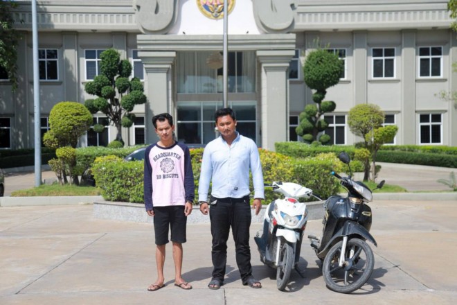 ជនសង្ស័យ០៤នាក់ ត្រូវ អាវុធហត្ថរាជធានីភ្នំពេញ ឃាត់ខ្លួនបញ្ជូនទៅតុលាការ ជាបន្តបន្ទាប់ ពាក់ព័ន្ធករណីគ្រឿងញៀន និង លួចកាច់កម៉ូតូ