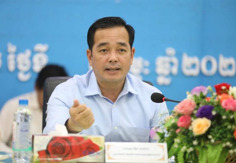 ឯកឧត្តម អ៊ុន ចាន់ដា អញ្ជើញដឹកនាំកិច្ចប្រជុំបន្ទាន់ ដើម្បីដាក់ចេញនូវទិសដៅការងារចាំបាច់មួយចំនួន ដែលត្រូវអនុវត្តចំពោះមុខ ក្នុងគណ:ចលនាមហាជន យុវជន នារី សហជីព ប្រធានគណបក្សក្រុង/ស្រុកទាំង១០