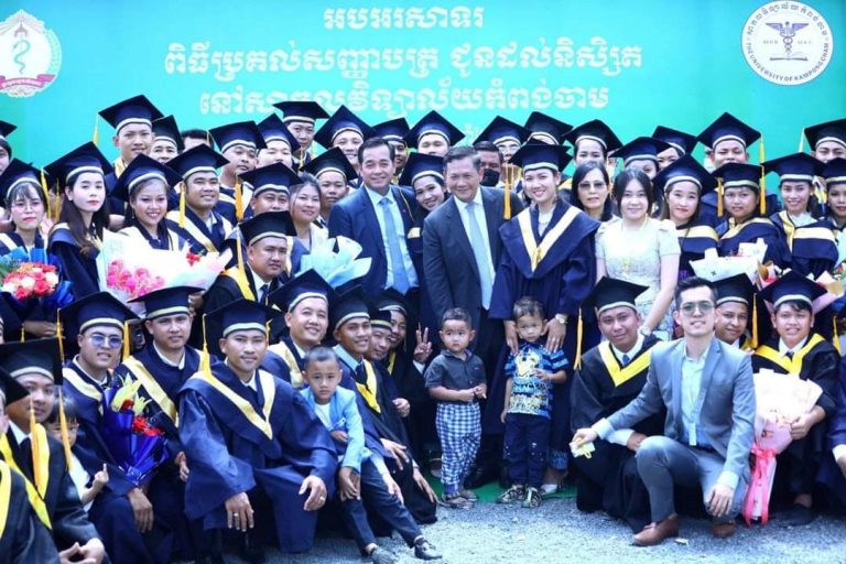 ឯកឧត្តម អ៊ុន ចាន់ដា អញ្ជើញចូលរួមក្នុងពិធីសំណេះសំណាល និងប្រគល់សញ្ញាបត្រជូននិស្សិត និងនិស្សិតជ័យលាភី នៃសកលវិទ្យាល័យកំពង់ចាម