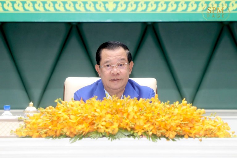 សម្តេចតេជោ ហ៊ុន សែន អញ្ជើញជួបសំណេះសំណាលជាមួយប្រតិភូកីឡាកម្ពុជា មុនចូលរួមប្រកួតព្រឹត្តិការណ៍ស៊ីហ្គេម ដែលកម្ពុជាធ្វើជាម្ចាស់ផ្ទះ