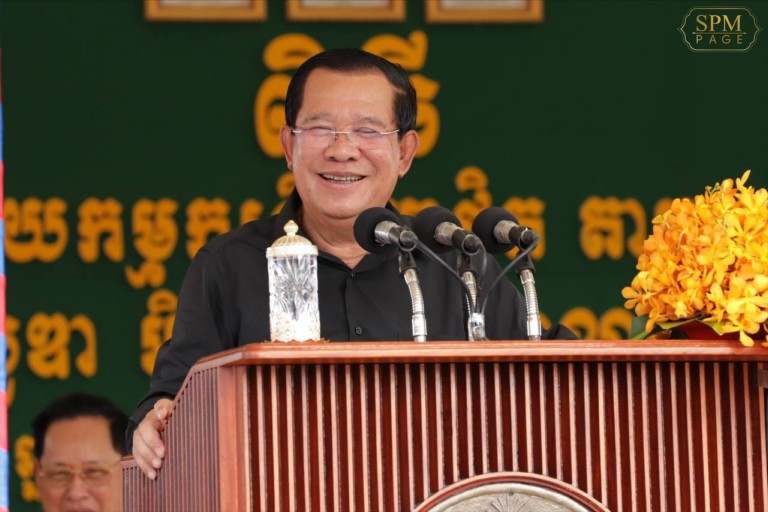 សម្តេចតេជោ ហ៊ុន សែន អញ្ជើញចុះជួបកម្មករ កម្មការិនីជិត២ម៉ឺននាក់ជាបន្តទៀត នៅស្រុកត្រាំកក់ ខេត្តតាកែវ