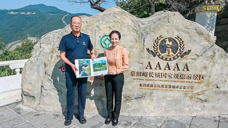 លោកជំទាវបណ្ឌិត ពេជ ចន្ទមុនី ហ៊ុនម៉ាណែត អញ្ជើញទស្សនាមហាកំផែង រម្មណីយដ្ឋានដ៏ល្បីល្បាញ របស់សាធារណរដ្ឋប្រជាមានិតចិន