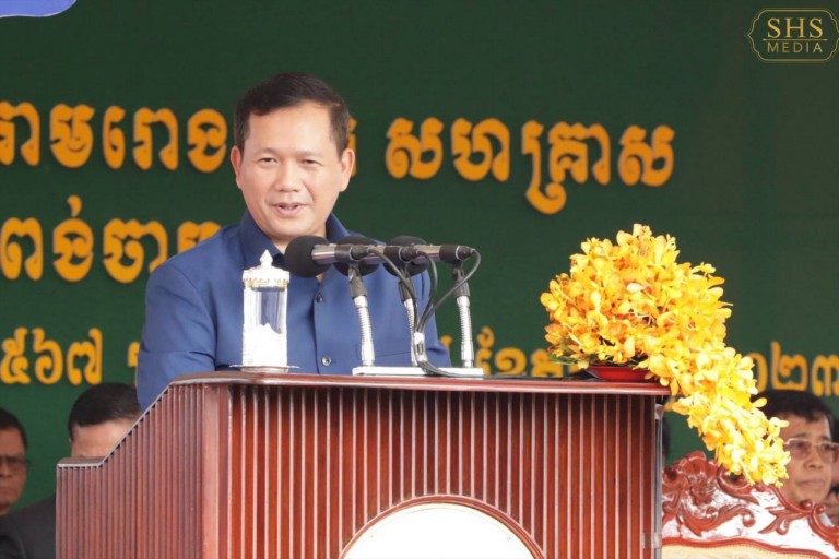 សម្តេចមហាបវរធិបតី ហ៊ុន ម៉ាណែត អញ្ជើញចុះជួបសំណេះសំណាលជាមួយបងប្អូនកម្មករ និយោជិត នៅខេត្តកំពង់ចាម