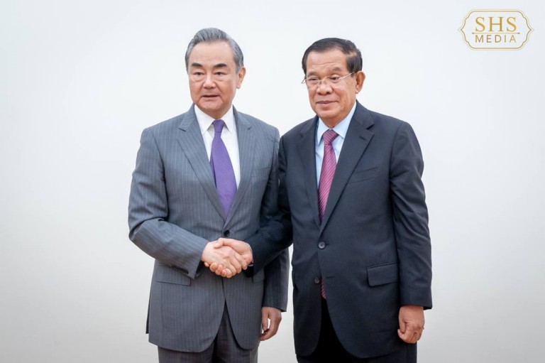 សម្ដេចតេជោ ហ៊ុន សែន ទទួលជួបពិភាក្សាការងារជាមួយ ឯកឧត្តម វ៉ាង យី (Wang Yi) រដ្ឋមន្ត្រីការបរទេសចិន