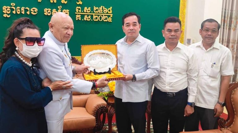 ឯកឧត្តម អ៊ុន ចាន់ដា ៖ ខ្មែរដែលរស់នៅប្រទេសអូស្ត្រាលី ទទួលបានការស្វាគមន៍យ៉ាងកក់ក្តៅ ពីសំណាក់ឯកឧត្តមអភិបាលខេត្ត ក្នុងនាមខ្មែរបេះដូងតែមួយ