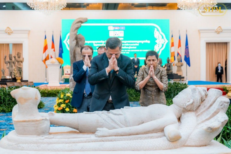 វត្ថុបុរាណខ្មែរ ចំនួន ៧០ ត្រូវបានប្រគល់ត្រឡប់មកមាតុភូមិវិញ ក្រោយពីត្រូវបានបាត់បង់អស់រយៈពេលរាប់សិបឆ្នាំ