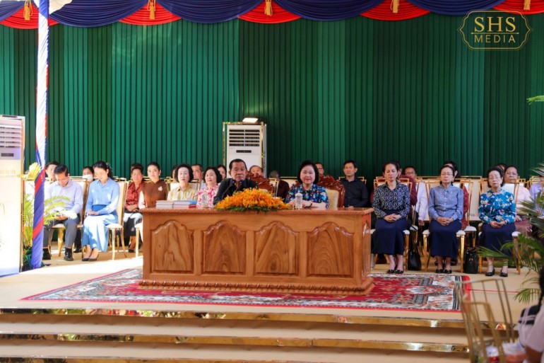 សម្តេចតេជោ ហ៊ុន សែន និងសម្តេចកិត្តិព្រឹទ្ធបណ្ឌិត អញ្ជើញសួរសុខទុក្ខកុមារកំព្រា និងរងគ្រោះនៅ មជ្ឈមណ្ឌលបណ្ដុះបណ្ដាលវិជ្ជាជីវៈ និងស្ដារនីតិសម្បទាយុវនារី អាហ្វេស៊ីប (AFESIP)