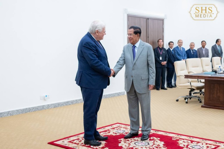 សម្ដេចអគ្គមហាសេនាបតីតេជោ ហ៊ុន សែន ប្រធានព្រឹទ្ធសភាអនុញ្ញាតឱ្យឯកឧត្តម Christian Lechervy ឯកអគ្គរដ្ឋទូត និងជាប្រេសិតពិសេសបារាំងទទួលបន្ទុកប្រទេសមីយ៉ាន់ម៉ា ចូលជួបសម្ដែងការគួរសម