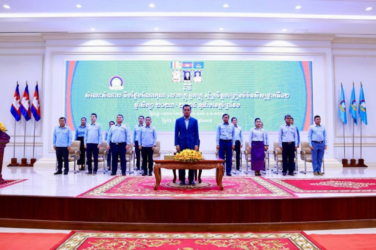 ឯកឧត្តម ស សុខា អញ្ជើញជាអធិបតីពិធីសំណេះសំណាល និងថ្លែងអំណរគុណលោកគ្រូ អ្នកគ្រូស្ម័គ្រចិត្តបង្រៀនបំប៉នសិស្សថ្នាក់ទី១២ ទូទាំងខេត្តព្រៃវែង