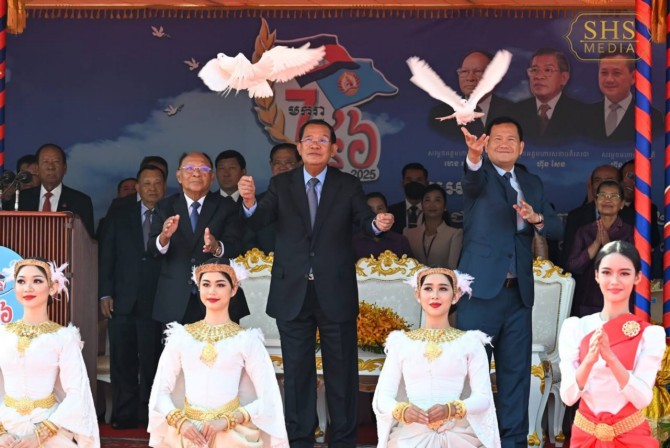 សម្តេចតេជោ ហ៊ុន សែន អញ្ជើញជាអធិបតីក្នុងអង្គមិទ្ទីងអបអរសាទរខួបលើកទី៤៦ ទិវាជ័យជម្នះ ៧មករា