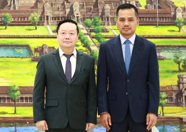 ឯកឧត្តមអភិសន្តិបណ្ឌិត ស សុខា និងប្រធានស្ថានតំណាងក្រសួងនគរបាលវៀតណាម វាយតម្លៃជាវិជ្ជមានចំពោះកិច្ចសហប្រតិបត្តិការសន្តិសុខ!