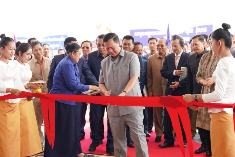 សម្តេចមហាបវរធិបតី ហ៊ុន ម៉ាណែត នាយករដ្ឋមន្ត្រីនៃព្រះរាជាណាចក្រកម្ពុជា សម្ពោធបើកឱ្យប្រើប្រាស់ជាផ្លូវការ «កំពង់ផែទេសចរណ៍អន្តរជាតិកំពត»