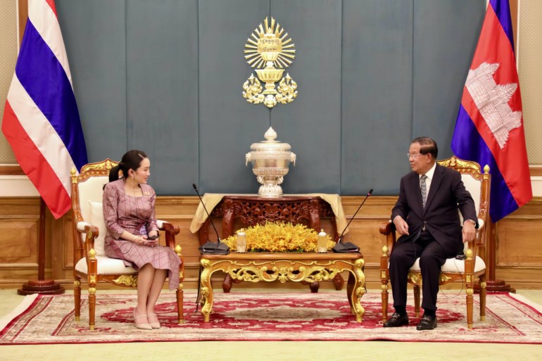 សម្ដេច​តេជោ ហ៊ុន សែន ស្វាគមន៍​លោក​ជំទាវ Paetongtarn Shinawatra នាយករដ្ឋមន្ត្រី​នៃ​ព្រះរាជាណាចក្រ​ថៃ អញ្ជើញ​ជួប​សម្តែង​ការគួរសម​