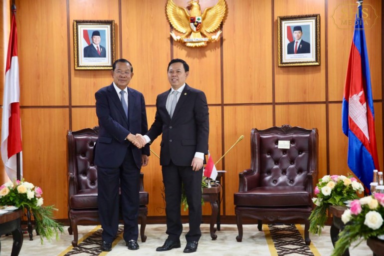 សម្តេចតេជោ ប្រធានព្រឹទ្ធសភា ជួបសម្ដែងការគួរសម និង ពិភាក្សាការងារជាមួយ ឯកឧត្តម ប្រាបូវ៉ូ ស៊ូប៊ីយ៉ាន់តូ ប្រធានាធិបតីឥណ្ឌូណេស៊ី